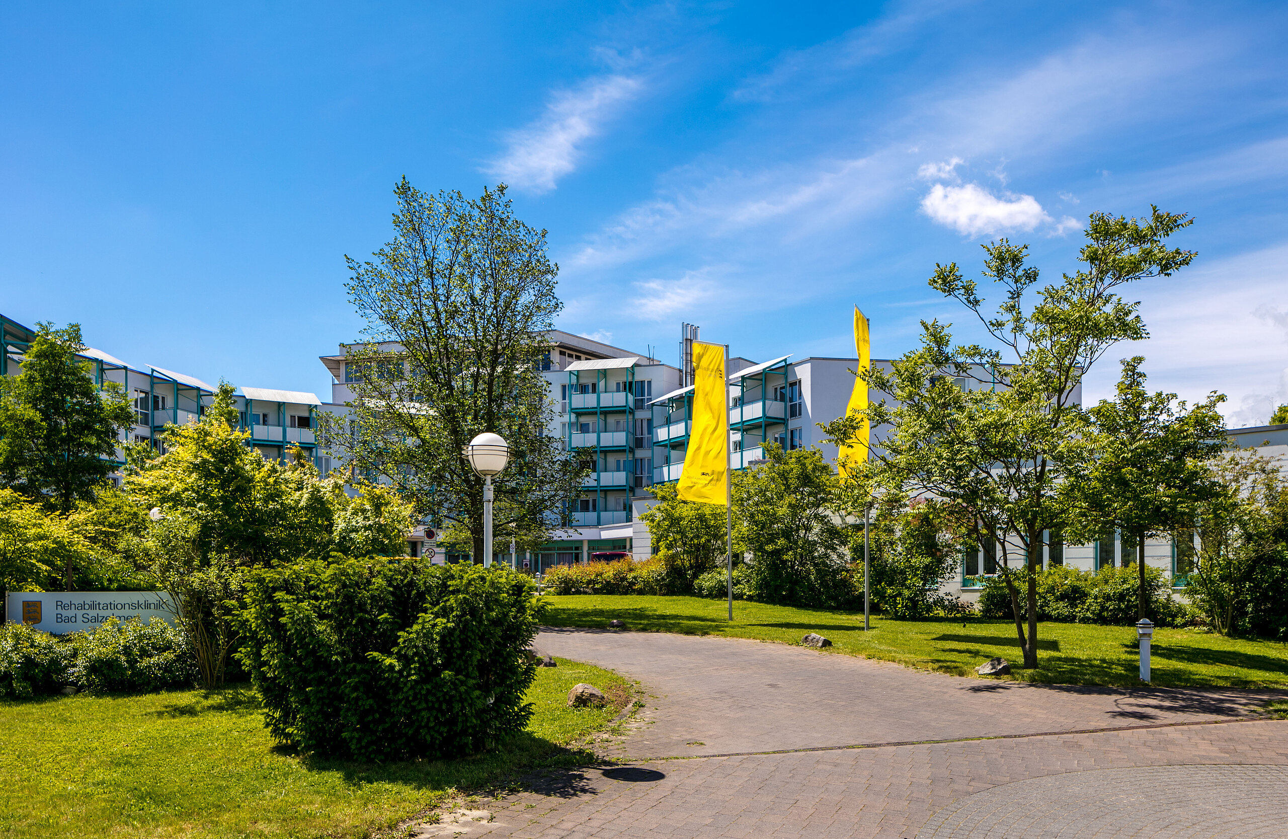 rehaklinik-bad-salzelmen-gebaude-ohne-person-2