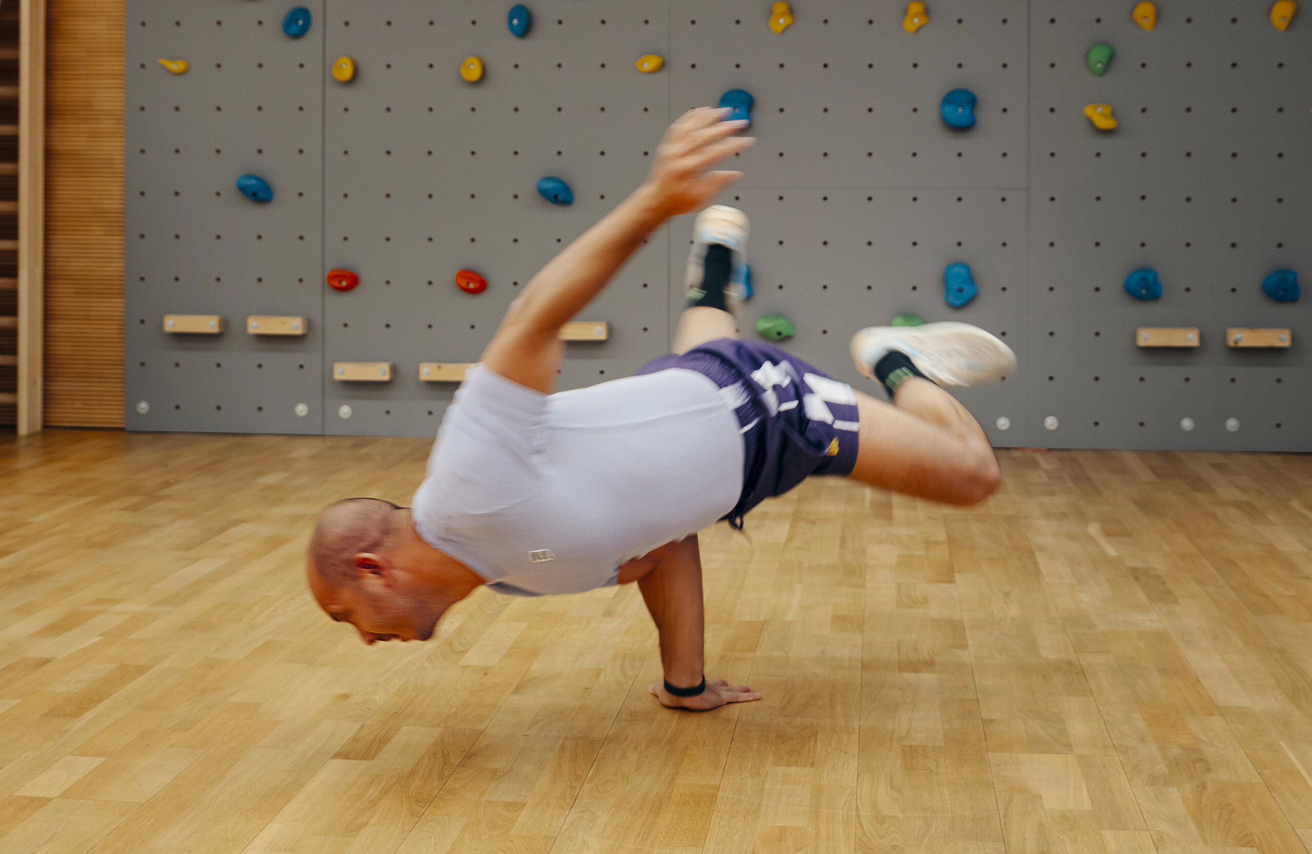 Breakedance Ljubomir Karakochev macht Breakedance.