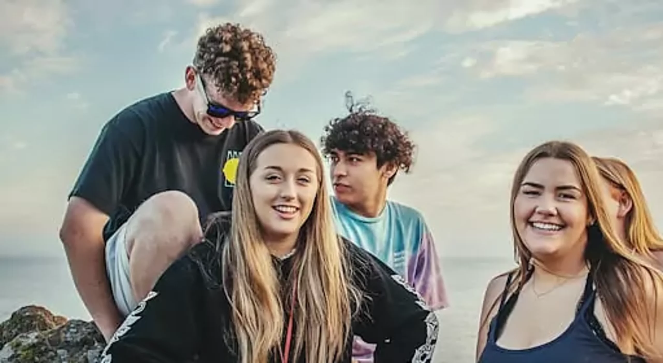 Azubis Fünf junge Menschen in der Gruppe.